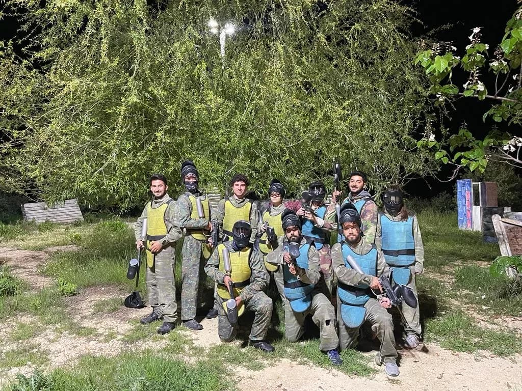 Oyun öncesi paintball ekibi hatıra fotoğrafı