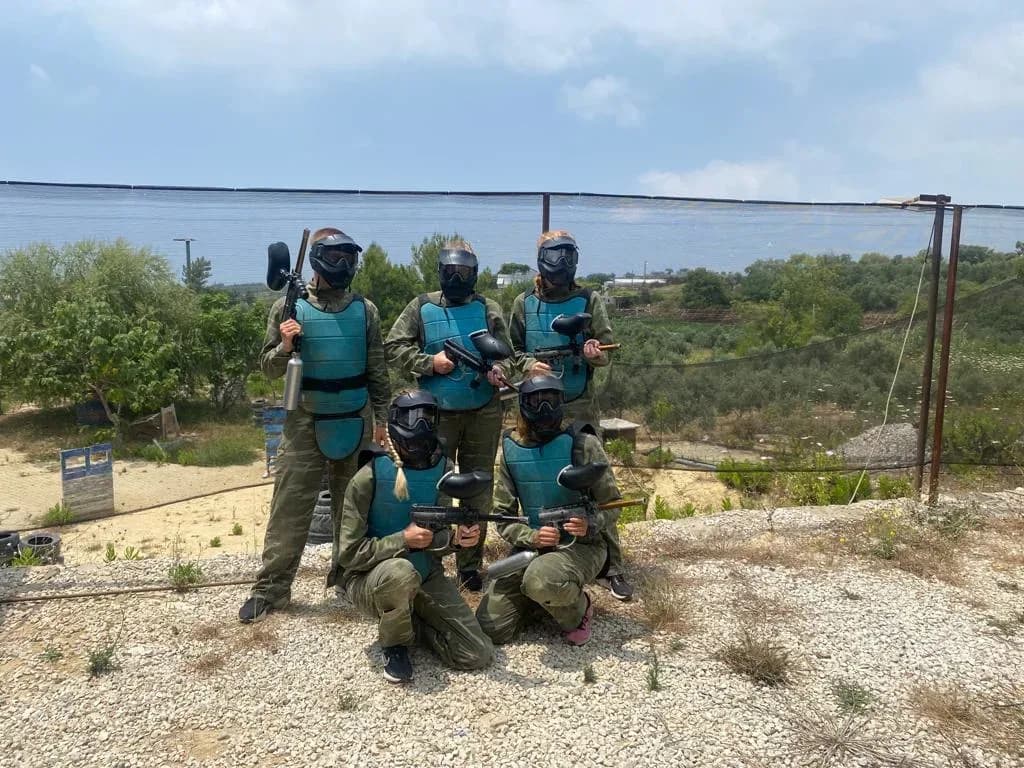 İncekum sahasında paintball takımı