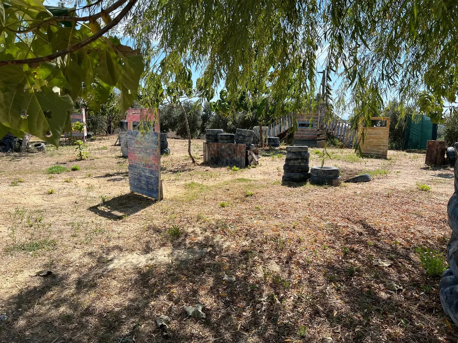 Paintball sahasında barikatlar
